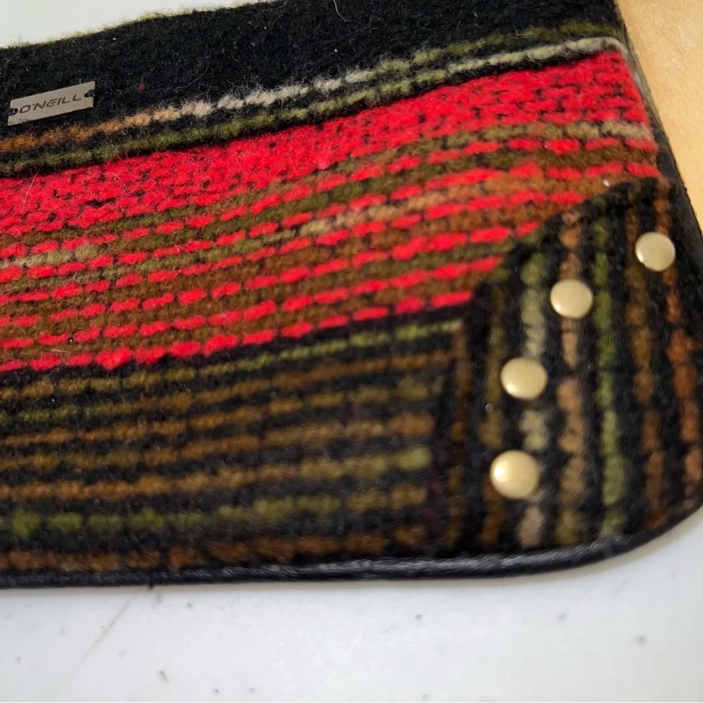 O’Neill wristlet red black